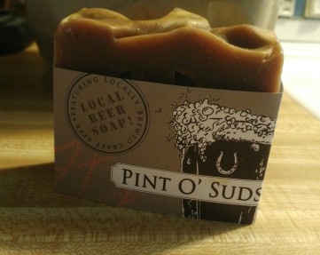 Pint O' Suds Local Beer Soap, by Jody's Naturals in Victoria BC. Made with Hoyne Brewery's Dark Matter beer, hops and various spices.. it smells like amazing chai tea, and looks amusingly like foamy beer! How great is that.